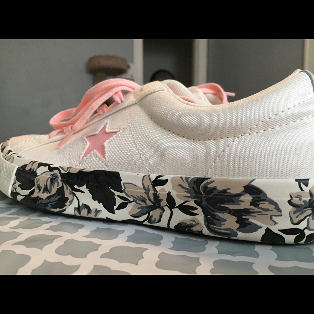 Converse Low Top Print Sneaker